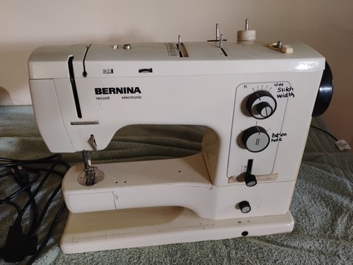 Máquina de coser Bernina 830E con pedal