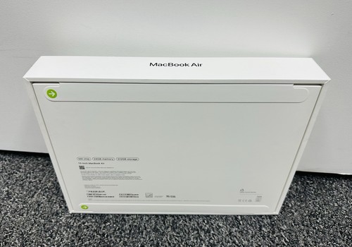 Apple 2025 MacBook Air 13.6" M4 Chip 24GB 512GB SSD Midnight Laptop *NEW SEALED* - Afbeelding 3 van 11