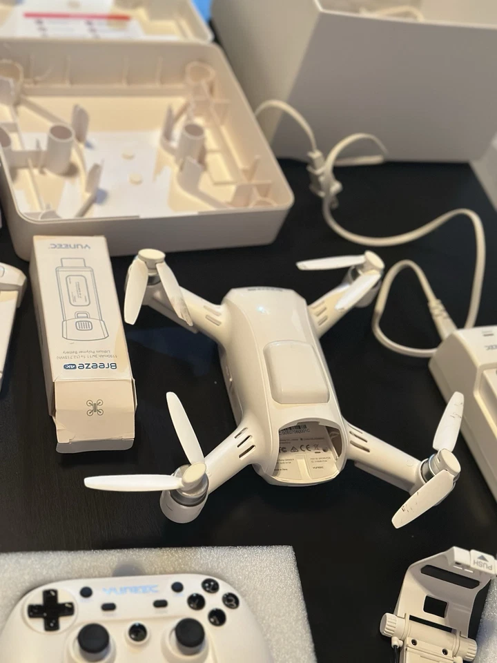4K Camera Drone, Yuneec Breeze, White BATTERY & CHARGER & MORE, Good Condition - Image 2 of 4