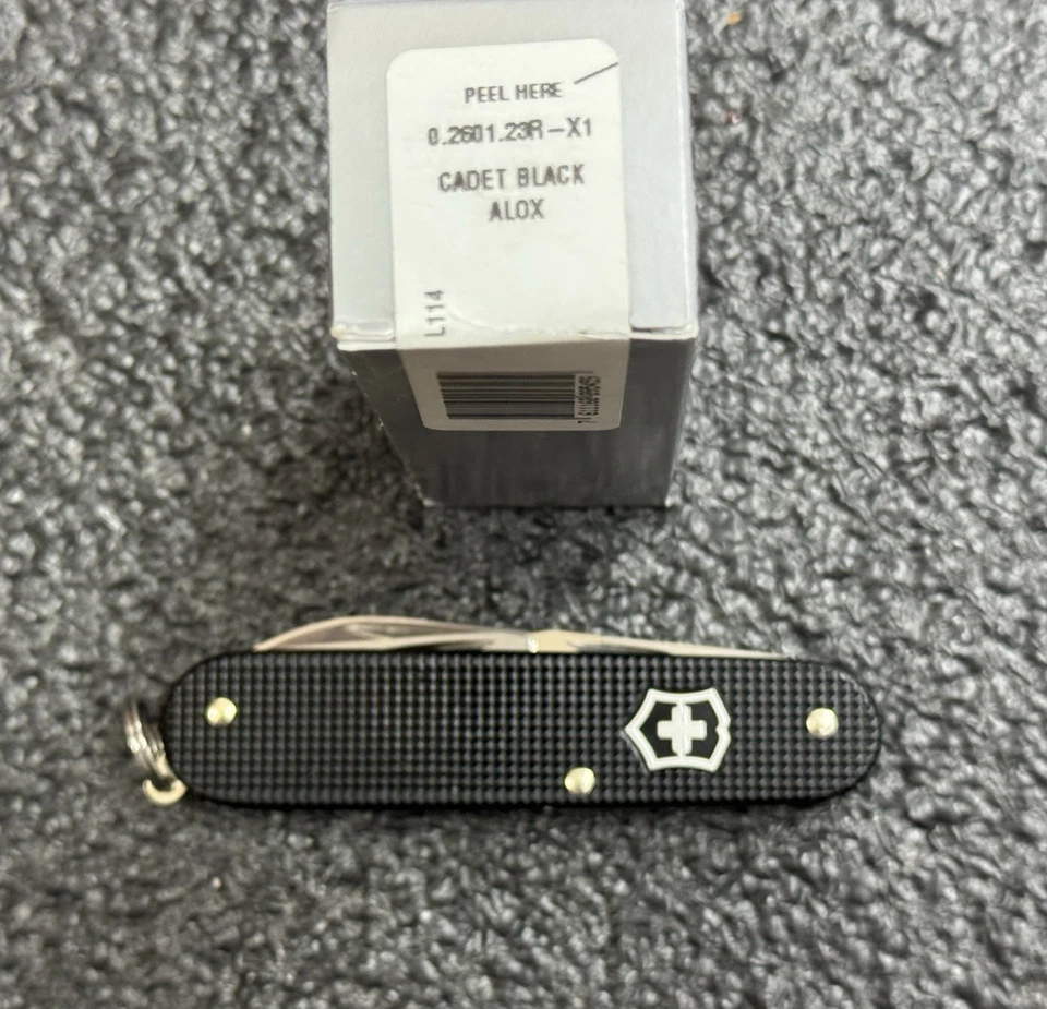Victorinox Cadet 黑色 Alox 全新带盒 84 毫米瑞士军刀 罕见 HTF — 第 2/4 张图片