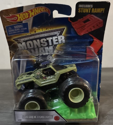 Hot Wheels 1:64 Scale Monster Jam SOLDIER FORTUNE with Stunt Ramp DAMAGE PACKAGE
