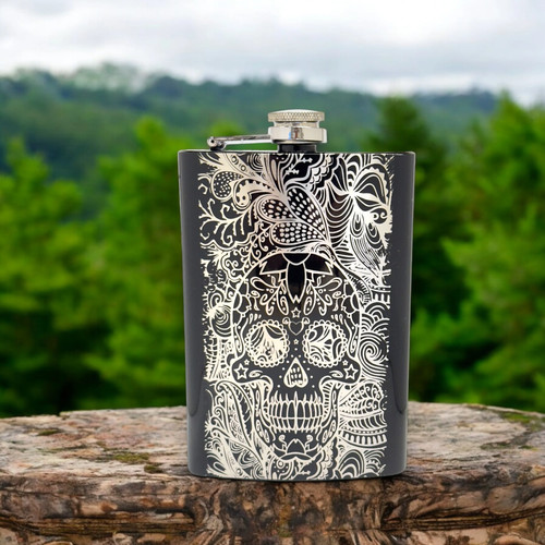 Frasco con patrón de calavera de azúcar negro de 8 oz - Imagen 2 de 6
