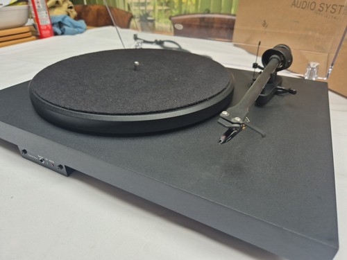 PRO-JECT DEBUT III PHONO SB TURNTABLE BUILT IN PHONO PRE-AMP ORTOFON Cartridge  - Picture 17 of 17