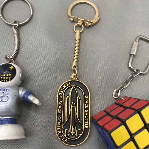 Vintage Keychain Lot Space Expo Epcot Center Worlds Fair Rubix Cube Space Center - Picture 5 of 13