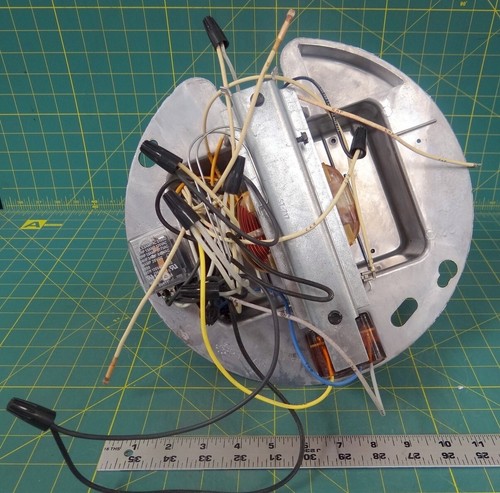 Holophane Vantage Industrial Light 841C Wired to 277V - No Globe - Picture 5 of 6