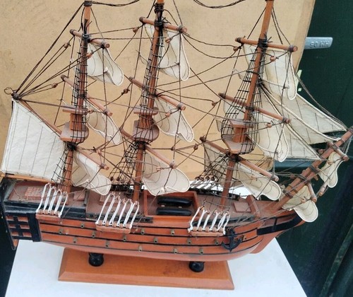 A MODEL OF H.M.S VICTORY Wooden Ship Large - Foto 18 di 23