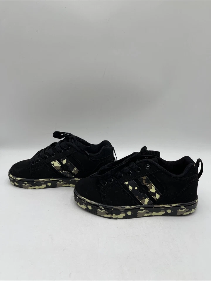 Kid’s Heelys Racer Skate Shoes Black/Green Camo Size 2Y - Image 3 of 4