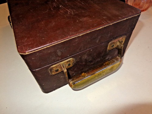 Vintage wine whiskey carrier PICNIC HARD CASE BOX w/ handle lock pre 1940  - Picture 4 of 5