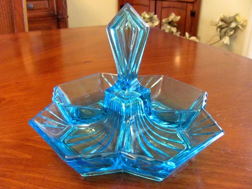 VINTAGE GORGEOUS BLUE GLASS PYRAMID HANDLE ART DECO 4 SECTION SERVING DISH EUC - Picture 1 of 6