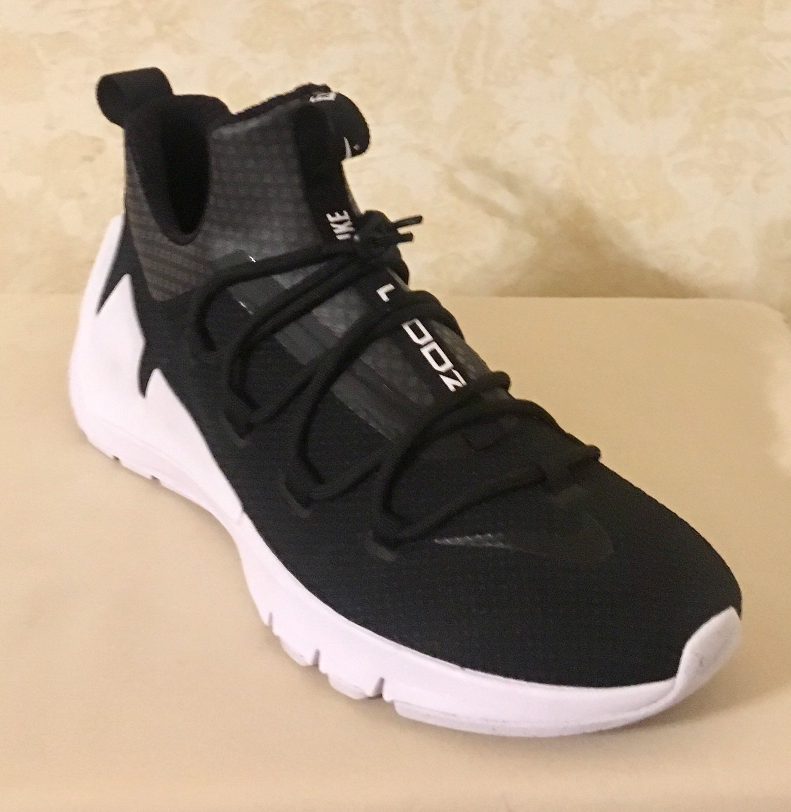 Men Nike Air Zoom Grade Basketball & Trail Running Shoes Black/White 924465-001 Men Nike Air Zoom Grade Basketball & Trail Running Shoes Black/White 924465-001