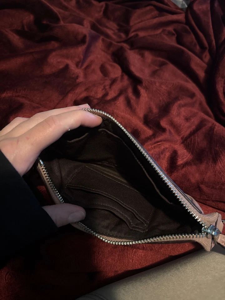 carteras para mujer coach rosa con muñequera Foto 2 de 3