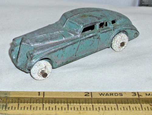 BARCLAY PIERCE ARROW CAR SLUSH DIE CAST METAL TOY 1930s