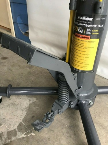Transmission/Gearbox Jack, Hoist, 4 Way Adjustable Head 4x4,Truck, 750kg(TJ750) - Picture 5 of 6