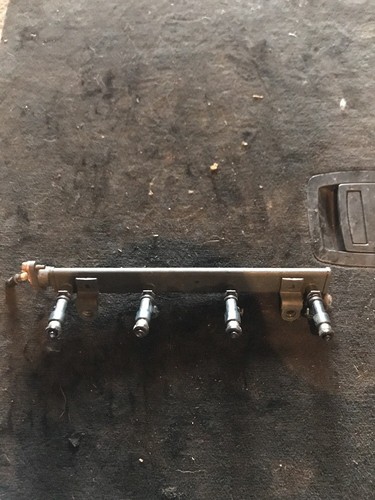 Mitsubishi Outlander 2.4 Petrol 2004 Year Fuel Rail With Injectors - Picture 2 of 6