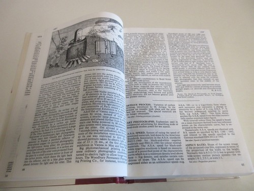 The Focal Encyclopedia of Photography - Revised Desk Edition - 1699 Pages - 1973 - Picture 6 of 24
