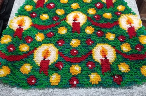 Vintage CHRISTMAS TREE w/ Candles & Ornaments LATCH HOOK COMPLETE - Picture 4 of 9