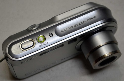 SONY Cyber-shot DSC-P200 7.2 Mega Pixels 3.0X Zoom Digital Still Camera Silver - Picture 5 of 8