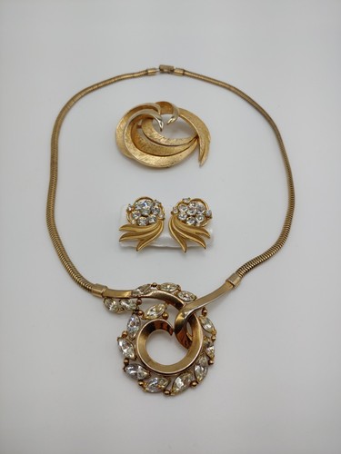 Trifari Crown Necklace Clip On Earrings Brooch Vintage Jewelry Lot - Picture 2 of 11