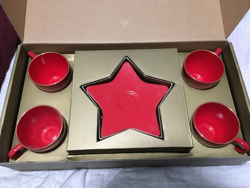 NEW Williams Sonoma Holiday Star Espresso Set Of 4 Red Cups & Saucers NIB