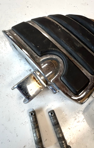 2003 Honda Shadow Rear Passenger Foot Pegs OEM Fair - Picture 5 of 6