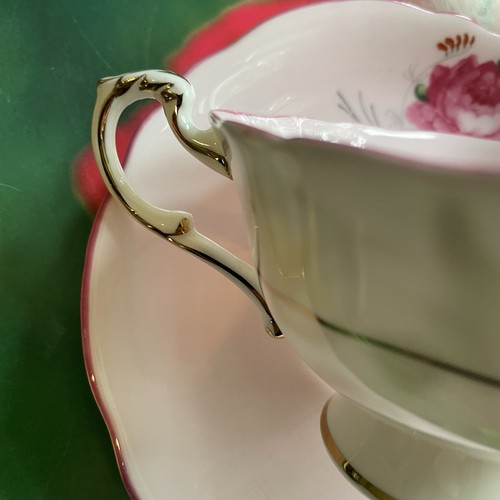 Vintage Paragon Rose Bouquet Tea Cup & Saucer Floral Bouquet Pink Scalloped Edge - Picture 6 of 14