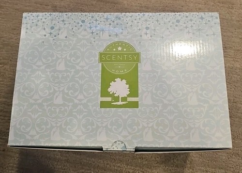 Disney Cinderella Royal Carriage Scentsy Brand Warmer Limited Edition Open Box - Picture 2 of 9