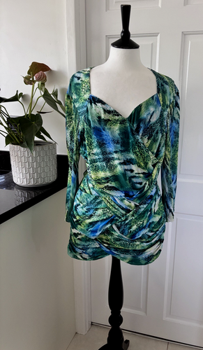 LINDI .. Quality Green Blue mix 3/4 Sleeve Stretch Ruched Top Sz 18 - Picture 1 of 8