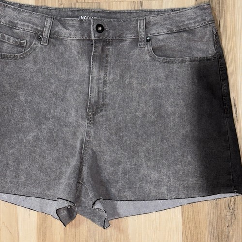High Rise Gray Ombré Frayed Hem Denim Jean Shorts 3” Size 16 Hot Pants Festival - Picture 9 of 11