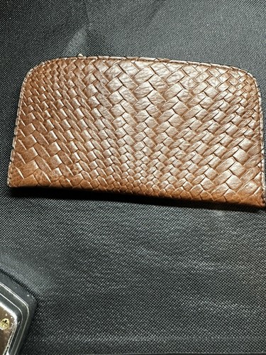 Woman's Brown Leather Woven Weave Pat. Wrist Change/Wallet, with 7" Strap Handle - Picture 3 of 7