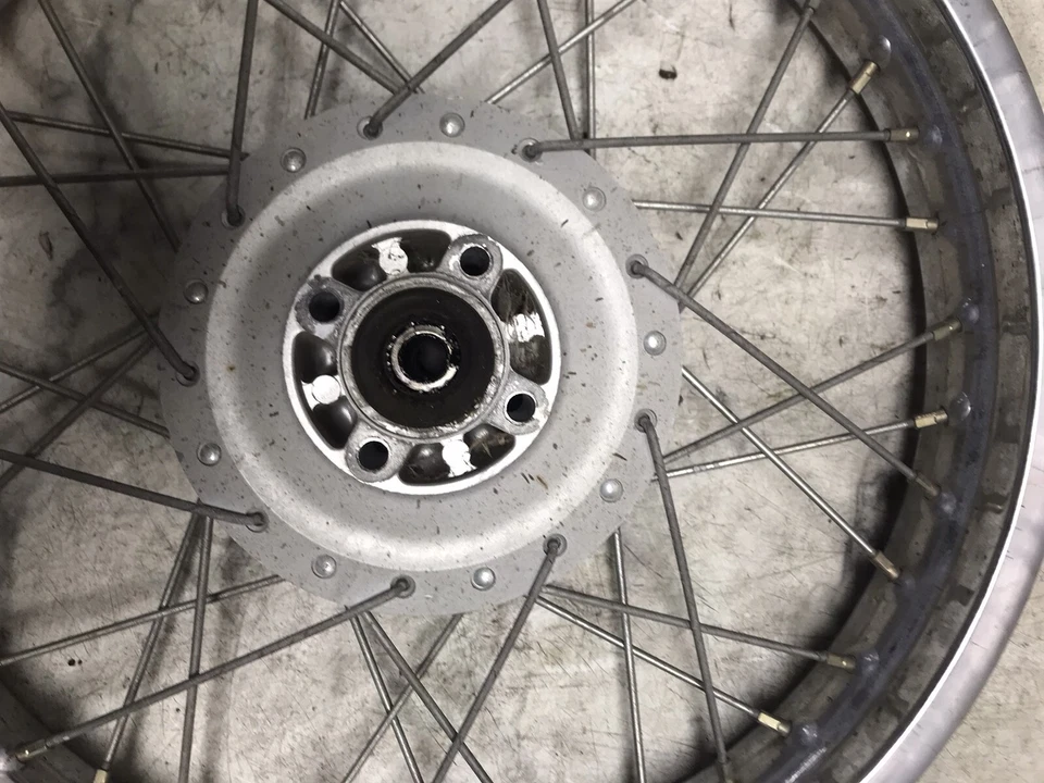 83 Yamaha RX 50 RX50 roda traseira reta - Imagem 2 de 4