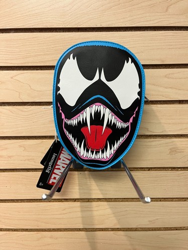 Marvel Spider-Man vs. Venom Glow-in-the-Dark Crossbody Purse Loungefly NWT - Picture 2 of 5