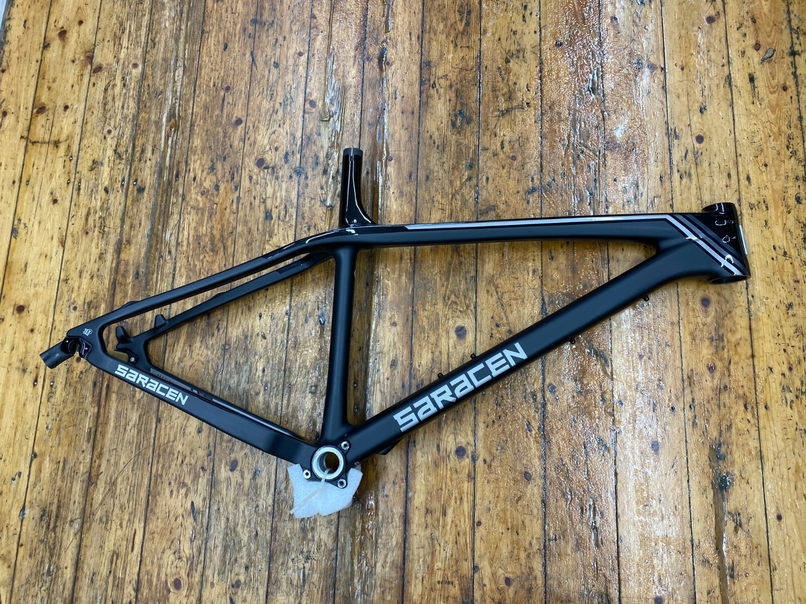 saracen mantra carbon frame 2017