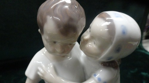 B&G Bing and Grondahl Copenhagen Figurine 1614 LOVE REFUSED GIRL KISSING BOY - Picture 2 of 8