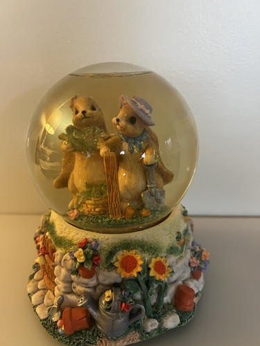 Bunny Rabbit Musical Snow Globe Plays - Picture 2 of 6