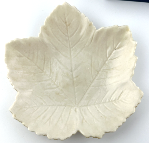 VTG Belleek Porcelain Ivory Maple Leaf Dishes (2) 4th Mark Green 1946-1955 READ - Picture 3 of 8