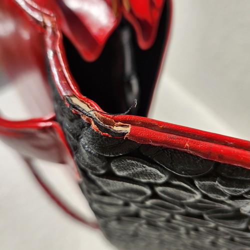 Vintage 1990s Handbag/purse, soft red and black pebble leather medium-size gift - Picture 10 of 12