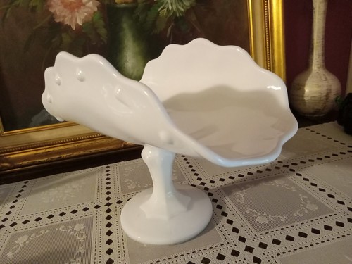 Vintage White Milk Glass Teardrop Pattern Pedestal Banana Bowl/Basket - Picture 4 of 12