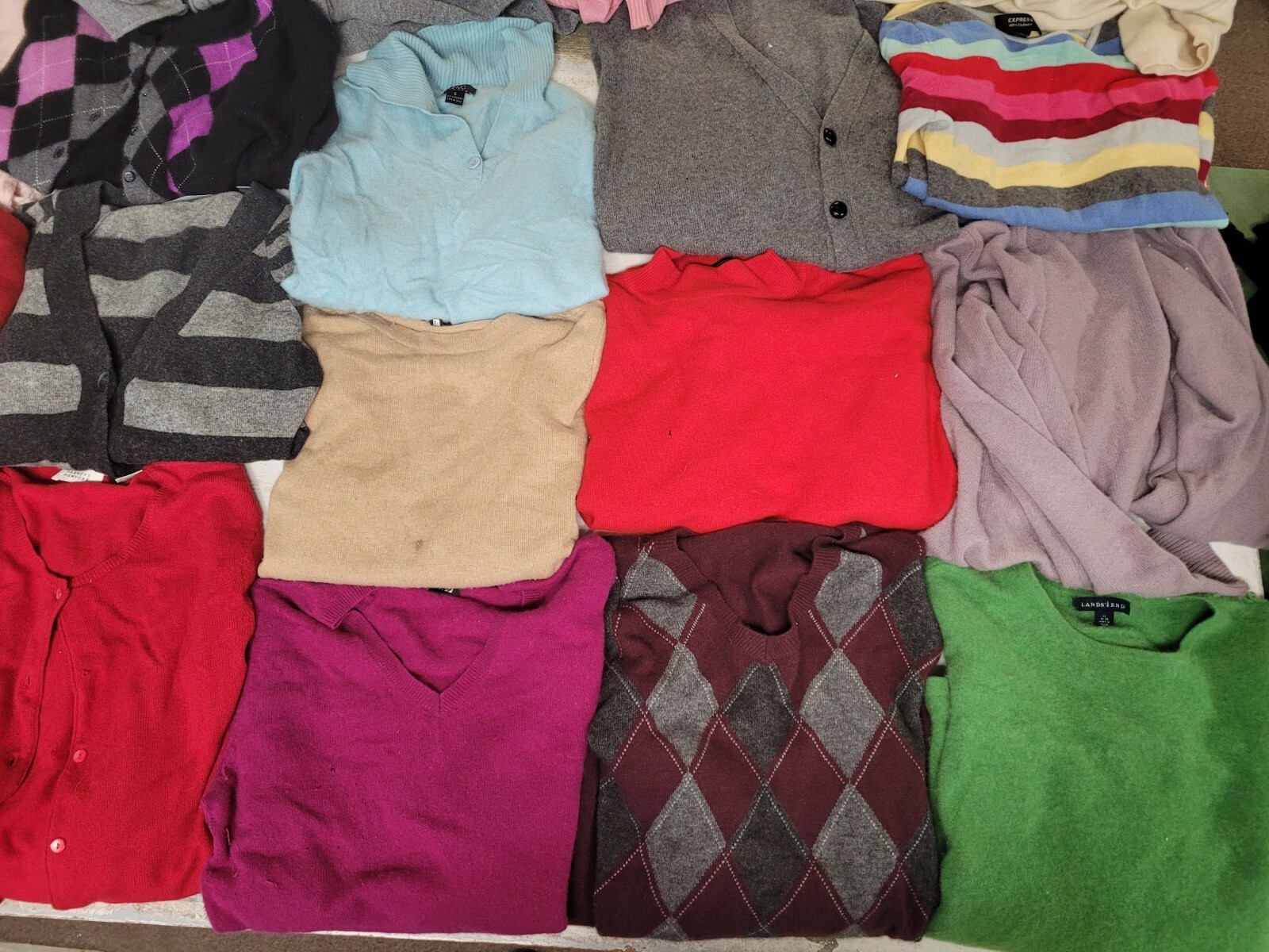 LOT OF 35 CASHMERE SWEATERS 20 POUNDS CUTTERS FABRIC RECYCLE UPCYCLE CRAFTINGS