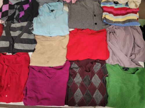 LOT OF 35 CASHMERE SWEATERS 20 POUNDS CUTTERS FABRIC RECYCLE UPCYCLE CRAFTINGS - Picture 1 of 12