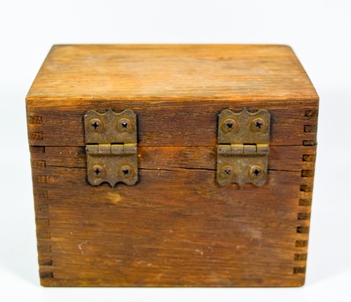 VTG Dovetailed Wood RECIPE BOX 6"x4"x4.5" Hinged Primitive Farmhouse Decor - Picture 3 of 7