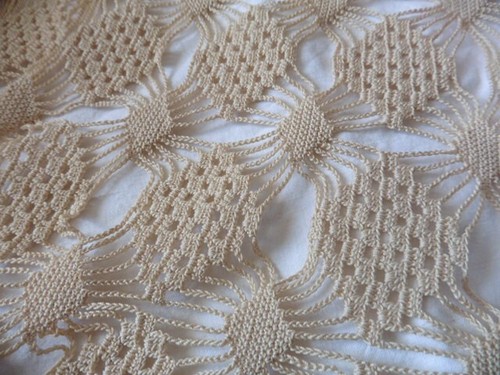 ALTE TISCHDECKE ODER BETTÜBERWURF REINES LEINEN BEIGE MIT FRANSEN GEHÄKELT 200X260 CM - Bild 2 von 8