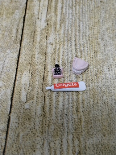 3 accesorios de baño en miniatura para casa de muñecas Colgate pasta de dientes aceite de dentaduras postizas Olay - Imagen 2 de 3