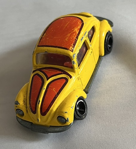 Tomica No. F20 Volkswagen Beetle 1200LSE - Picture 2 of 7