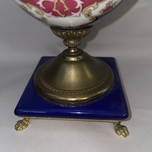 Vintage Pair Italian Alfa porcelain Urn Vases With Gilt Metal Hardware Lion Feet - Picture 19 of 24