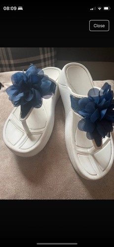 Flip flops - Picture 1 of 2