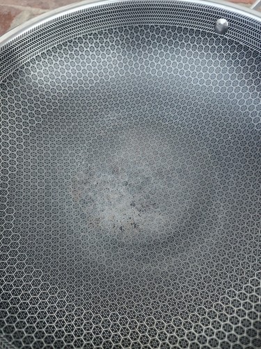 HexClad Hybrid 12” Wok Nonstick Frying Pan with Tempered Glass Lid, GOOD!! - Picture 7 of 9