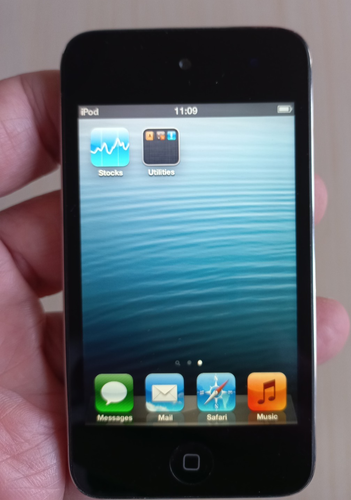 Apple iPod Touch  A1367 3.5" Silver Wi-Fi 8GB MP3 Player - Picture 11 of 16