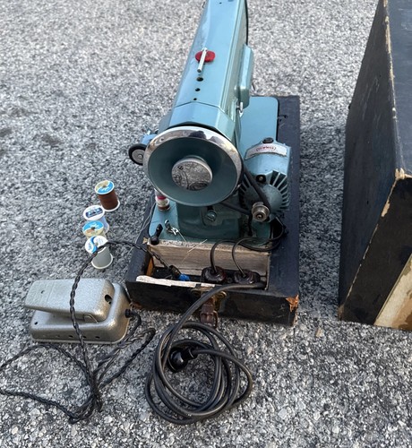 Vintage Sewmor Sewing Machine Style 414 BEAUTIFUL- Original Case & Manuals - Picture 11 of 23