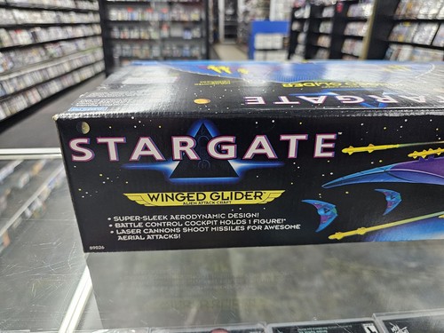 STARGATE "Winged Glider" Alien Attack Craft 1994 De colección Nuevo - Imagen 12 de 22