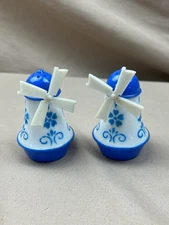J.S.N.Y. Windmill Salt Pepper Shakers Unused 1976 Blue White Hong Kong Vtg JSNY